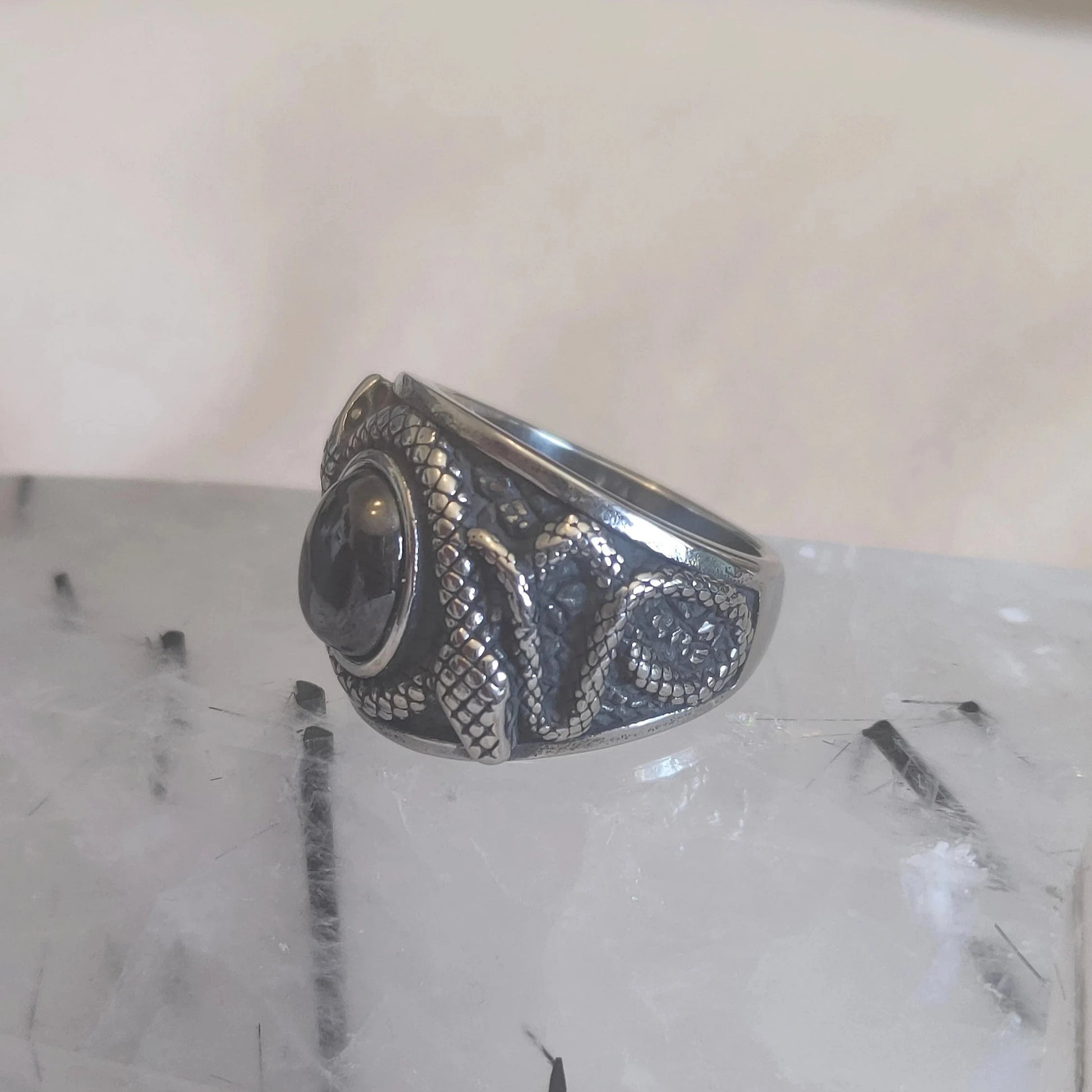 Bague talisman nordique pierre obsidienne noire