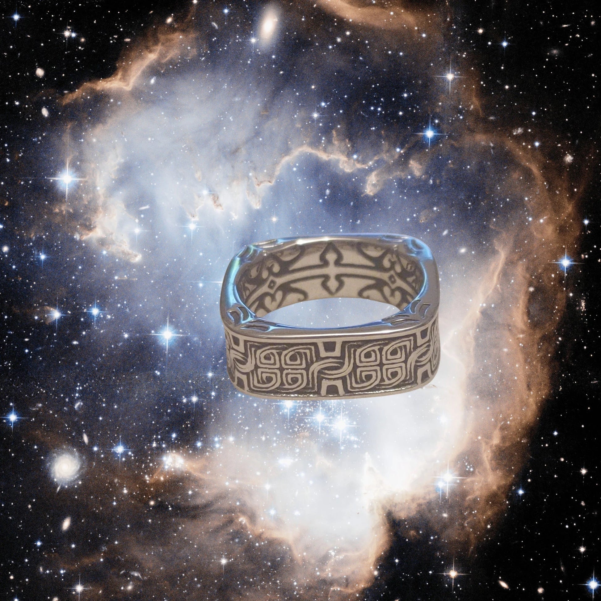 Attirer l'amour et le succès avec ce talisman magique.