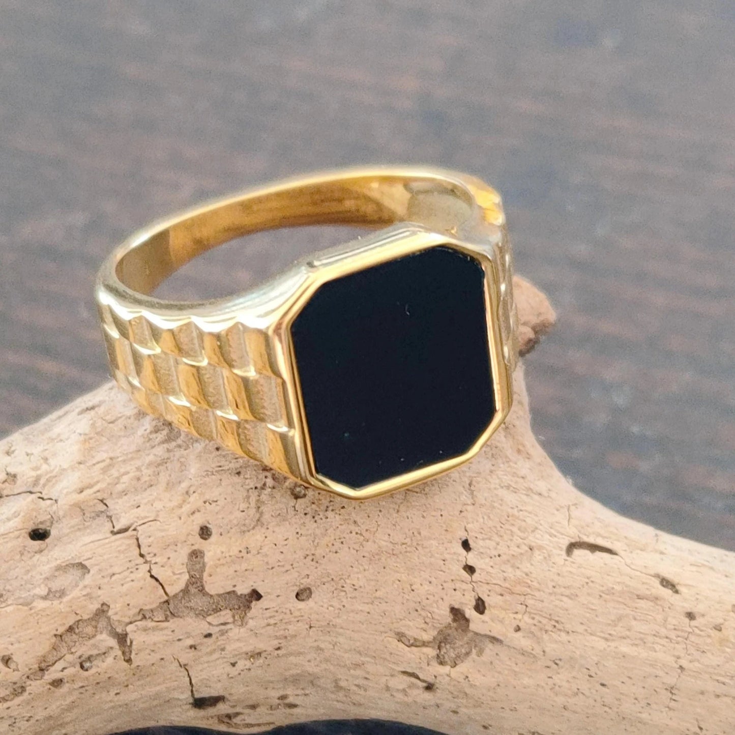 Bague ésotérique de chance inspirée de Tyche, symbole du destin favorable