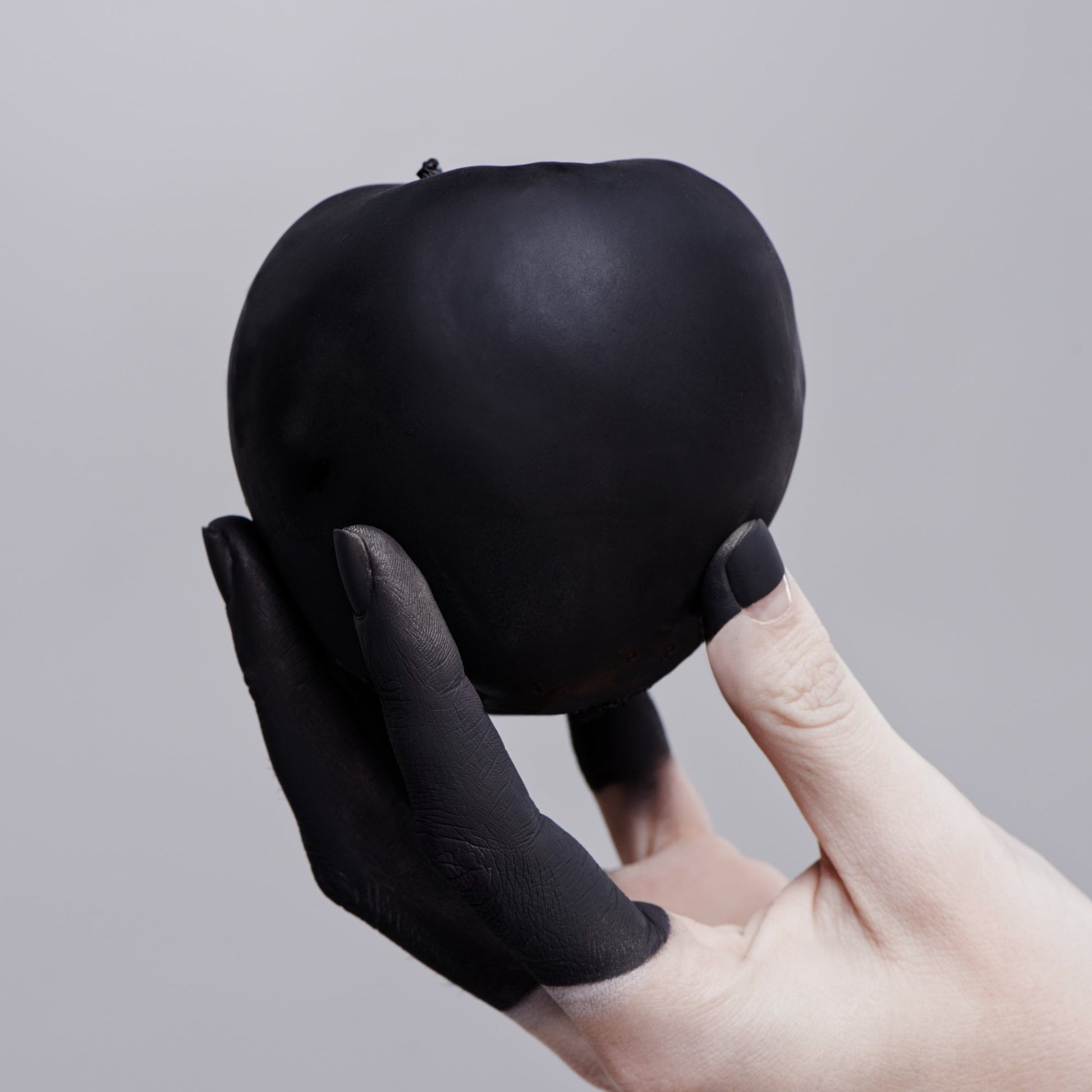 Rituel de sorcellerie pour amplifier l’attraction lubrique, éveiller l’énergie sexuelle et renforcer le pouvoir de séduction.